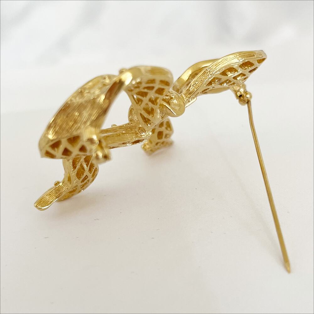 MONET Bow Brooch Vintage Lapel Pin Gold Tone Filigree - Picture 7 of 10